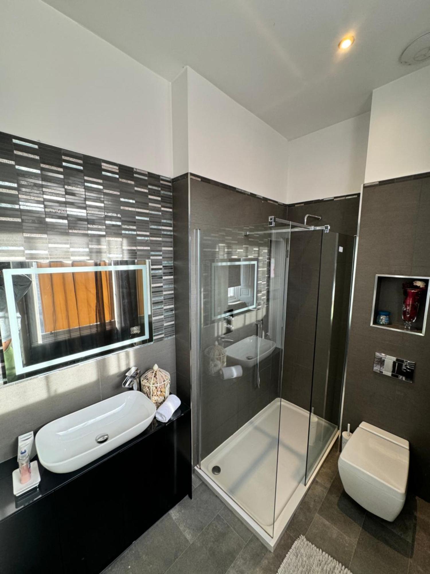 Luxury Family Room With Private Bathroom In The Heart Of EDI Exteriér fotografie